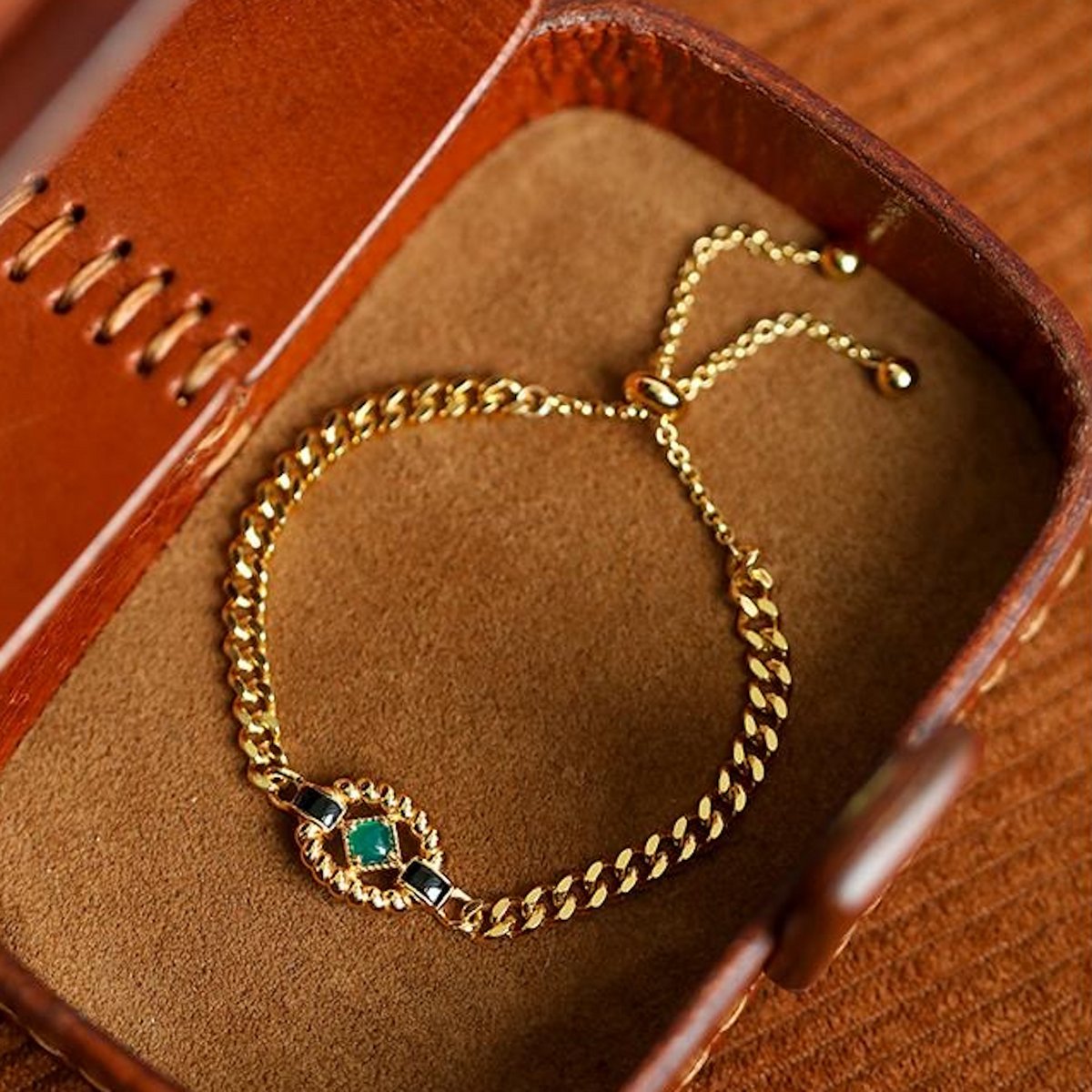 Luxuriöses Kettenarmband im Vintage-Stil mit grünem Onyx