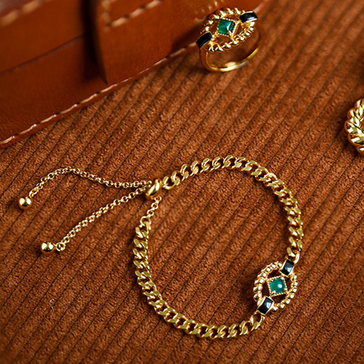 Luxuriöses Kettenarmband im Vintage-Stil mit grünem Onyx