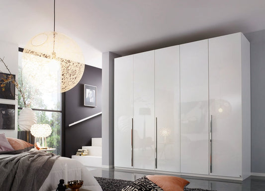 5-türiger Kleiderschrank Montclar - Drehtürenschrank mit integrierten Schubkasteneinsatz, Innenspiegel und Wäscheeinteilung von Rauch