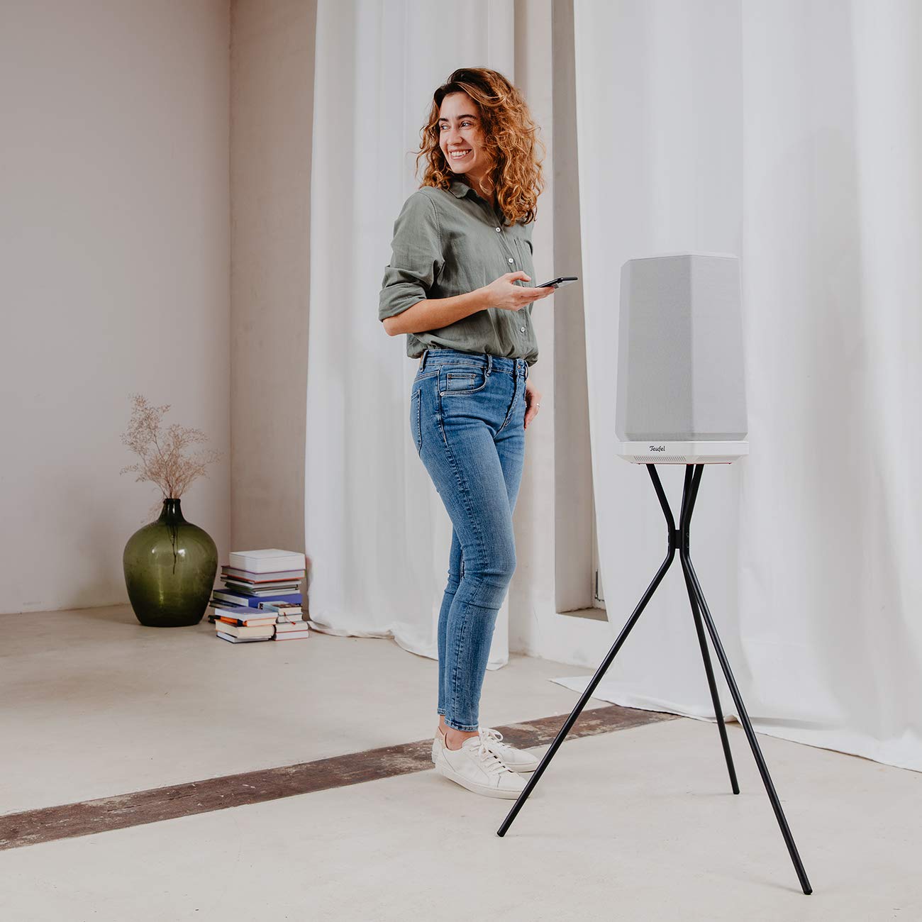 Teufel HOLIST M - 360 Grad Sound HiFi Bluetooth Lautsprecher mit Multiroom & Alexa