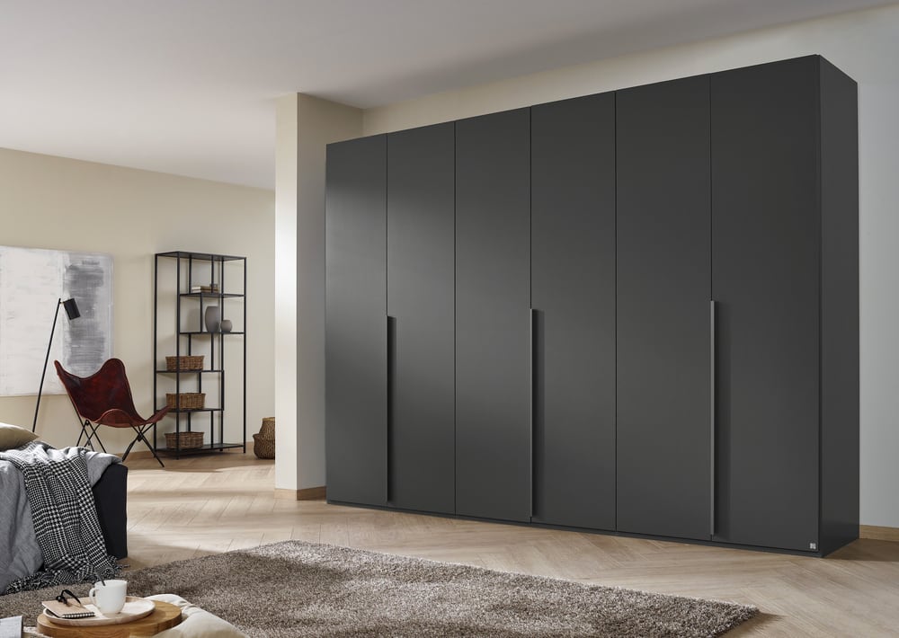 6-türiger Kleiderschrank Purisma von Rauch – Drehtürschrank in Alpinweiß, Graphit oder Seidengrau mit Schubkasteneinsatz, Innenspiegel und Krawattenhalter