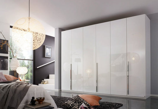 6-türiger Kleiderschrank Montclar - Drehtürenschrank von Rauch in Hochglanz Weiß/Alpinweiß mit Schubkasteneinsatz, Innenspiegel und Wäscheeinteilung aus Holzwerkstoff