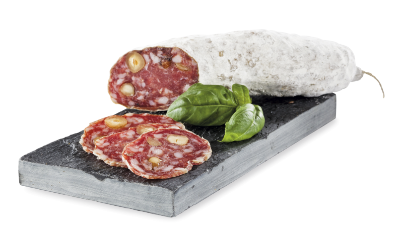 Salami mit Haselnüssen
