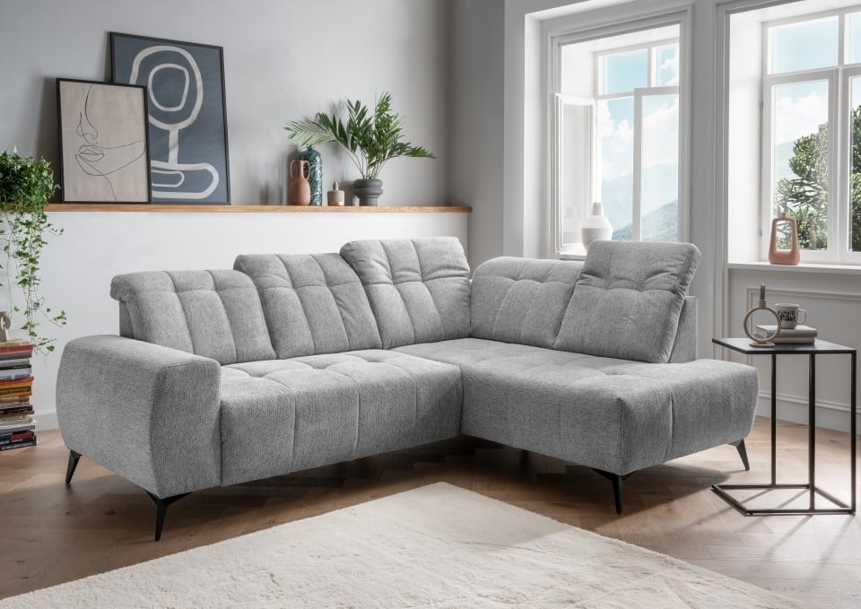 Ecksofa Sano von Benformato – Beidseitig bestellbar, Corto Stoff, Elektrofunktion & verstellbare Kopflehnen