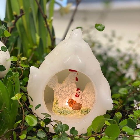 Osterhenne in Weiß offen