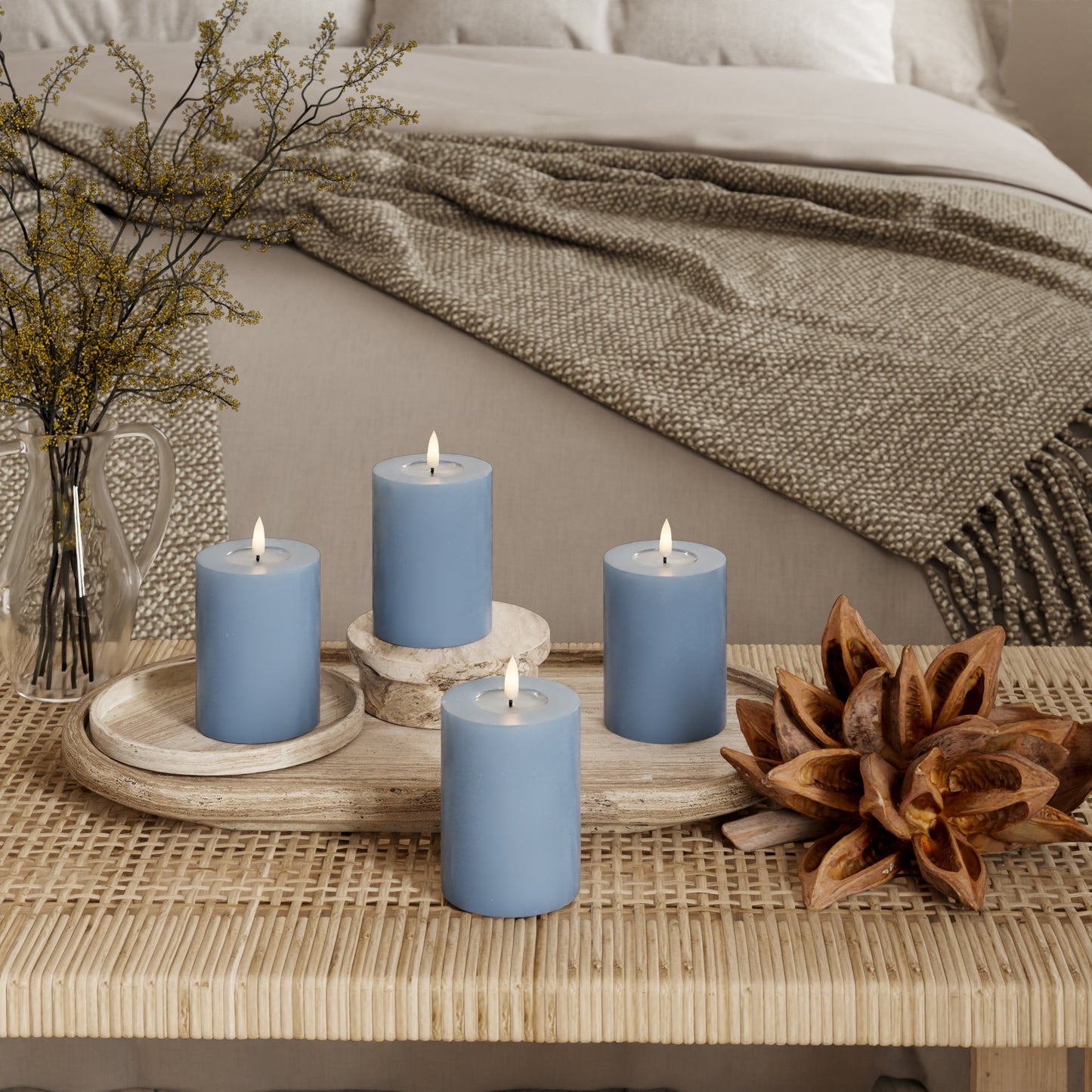 LED-Blockkerzen Ø 7,5 x 10 cm Eisblau – 4 Stück