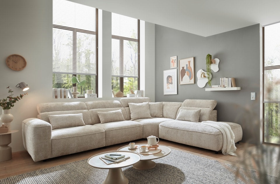 Ecksofa Mansfield Farbe taupe mit 5-fach verstellbaren Kopflehnen und Mikrofaser-Chenille-Bezug – ED Exciting Design