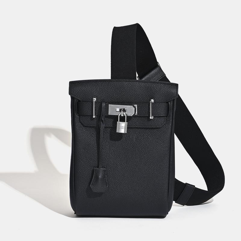 2025 neue Unisex Top Layer Rindsleder Brusttasche Umhängetasche aus echtem Leder Rucksack mit Schloss hängende Dekoration 17 x 8 x 27CM+silver buckle schwarz