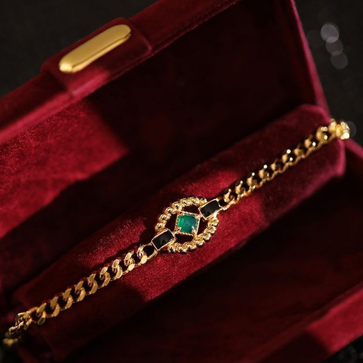 Luxuriöses Kettenarmband im Vintage-Stil mit grünem Onyx