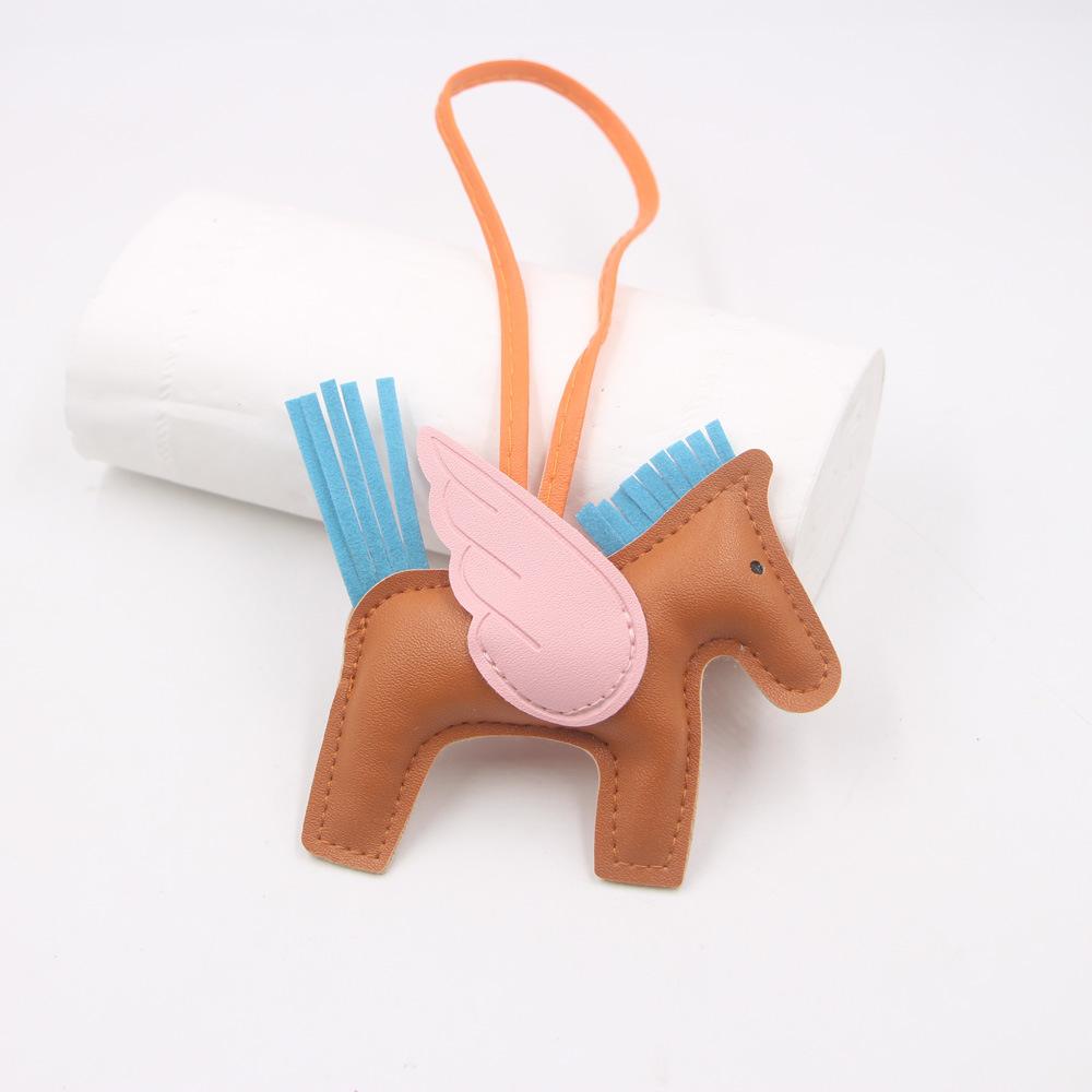 Hot Classic Wing Pony Bag Anhänger Dekorative Accessoires Auto Schlüsselanhänger Anhänger Hochwertige Lederproduktion Tassel winged horse kaffeebraun