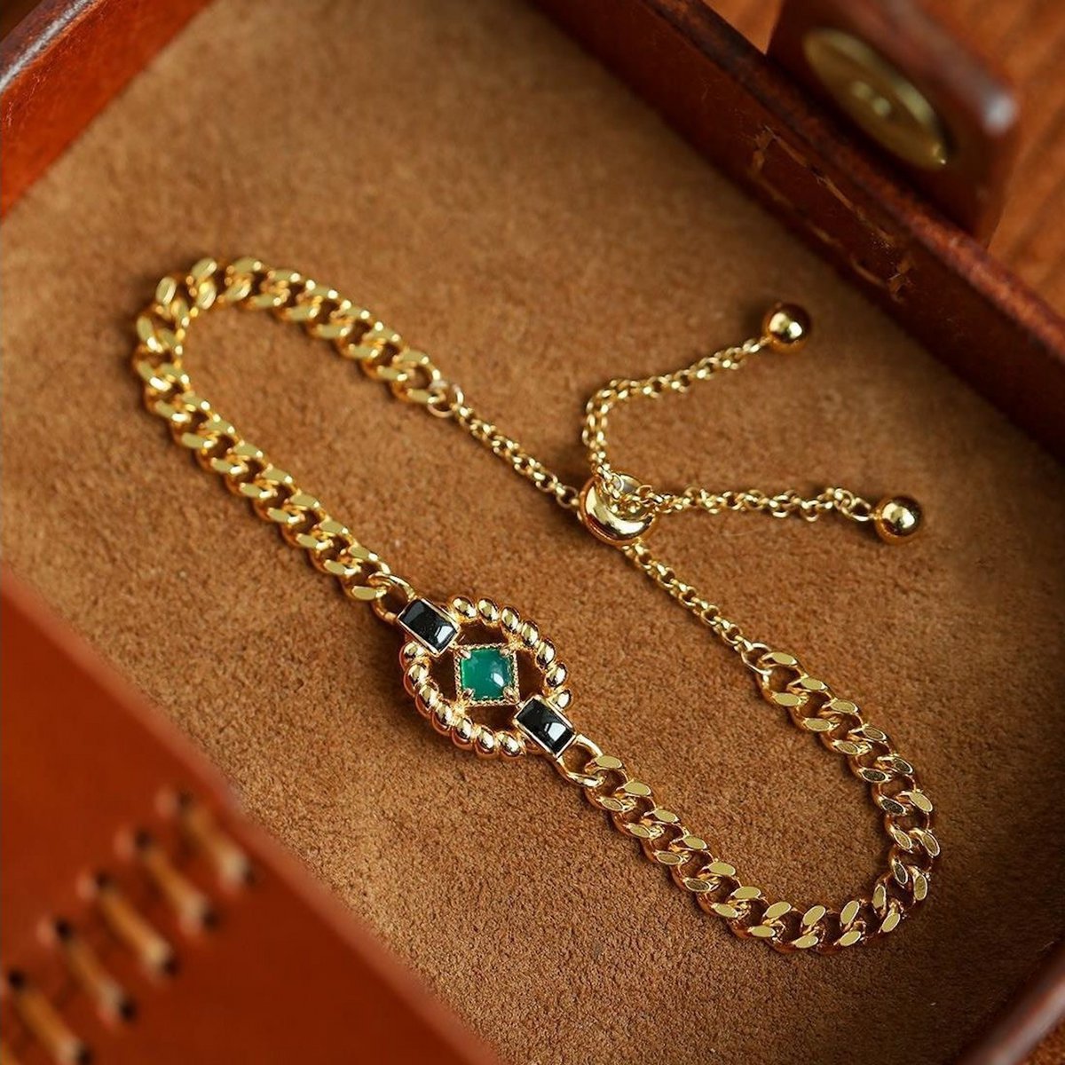 Luxuriöses Kettenarmband im Vintage-Stil mit grünem Onyx