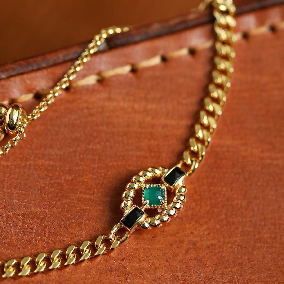 Luxuriöses Kettenarmband im Vintage-Stil mit grünem Onyx