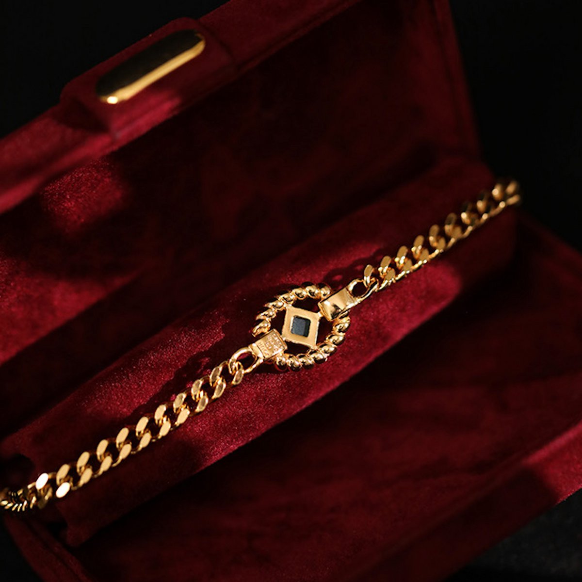 Luxuriöses Kettenarmband im Vintage-Stil mit grünem Onyx