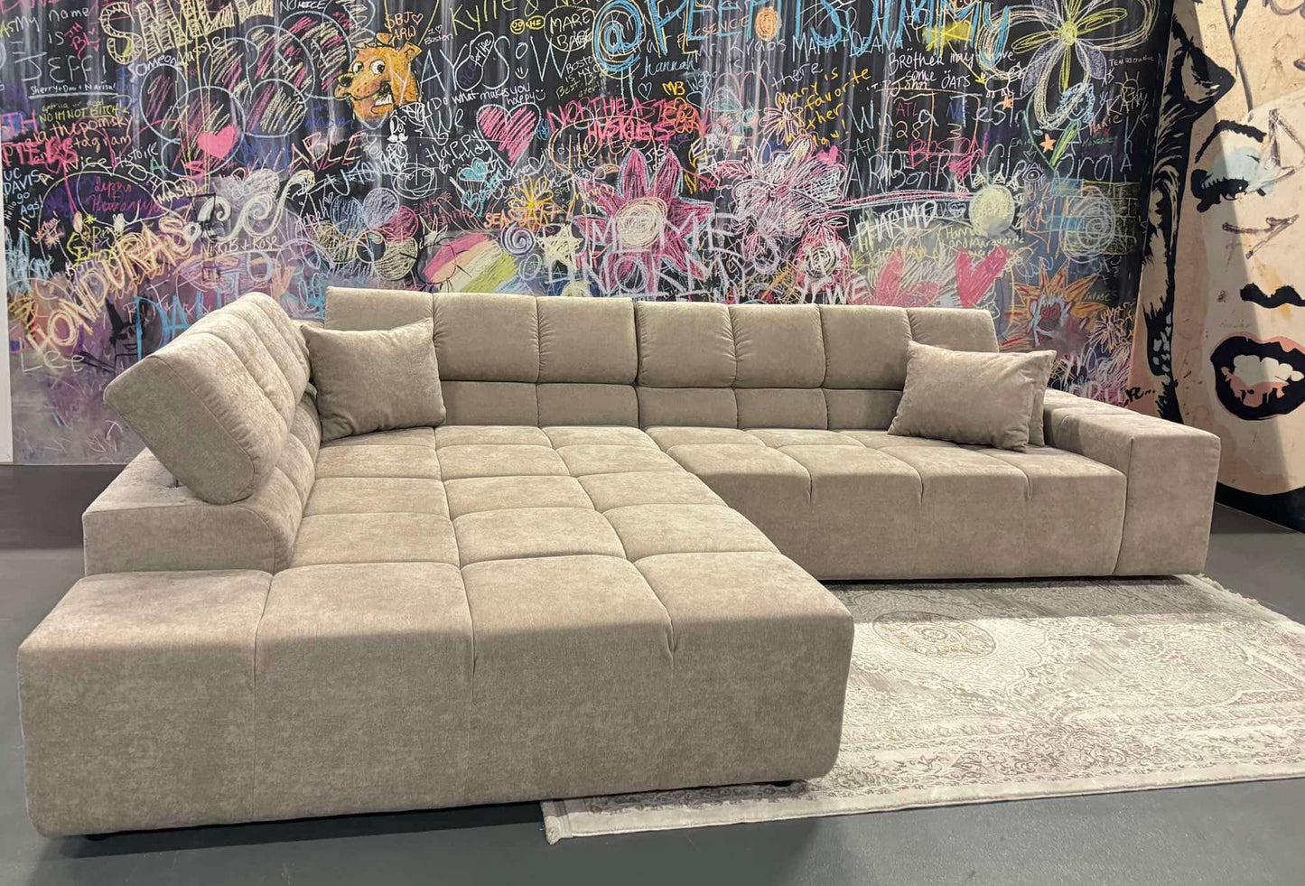 Ecksofa Belluno in Sand Webstoff – Verstellbare Kopfstützen, modern & pflegeleicht