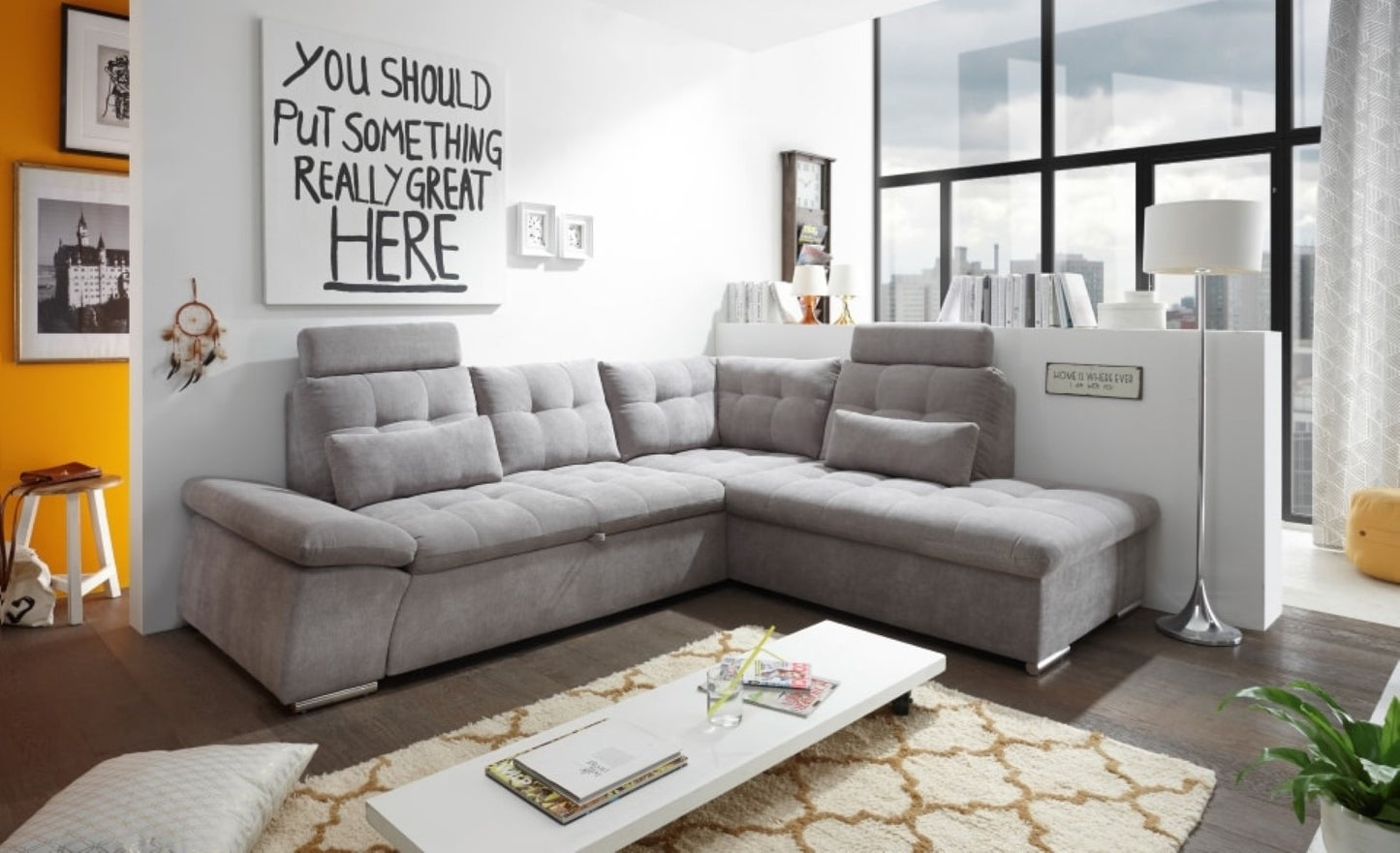 Entdecken Sie zeitlose Eleganz: Das Nalo Schlafsofa von ED Exciting Design mit verstellbaren Armlehnen und Bettkasten