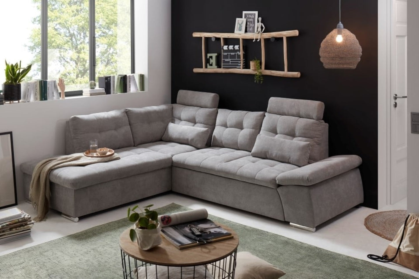 Entdecken Sie zeitlose Eleganz: Das Nalo Schlafsofa von ED Exciting Design mit verstellbaren Armlehnen und Bettkasten