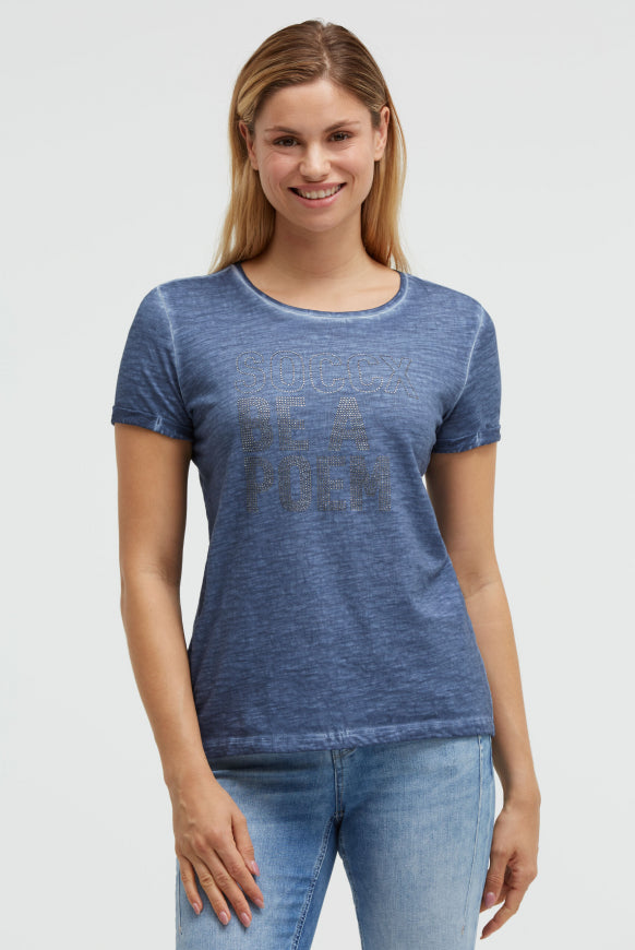 SOCCX T-Shirt Oil Dyed mit Wording aus Schmucksteinen