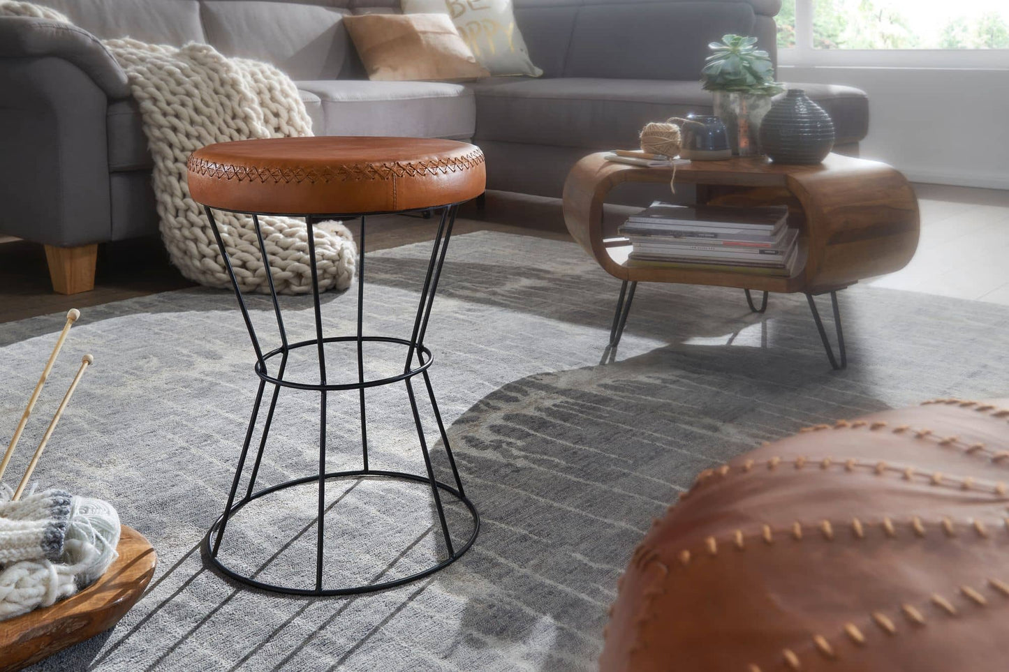 Exklusiver Industrial Design Sitzhocker aus Echtleder und Metall