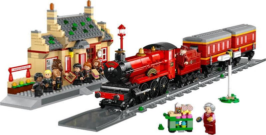 LEGO® Harry Potter 76423 Hogwarts Express & der Bahnhof von Hogsmeade