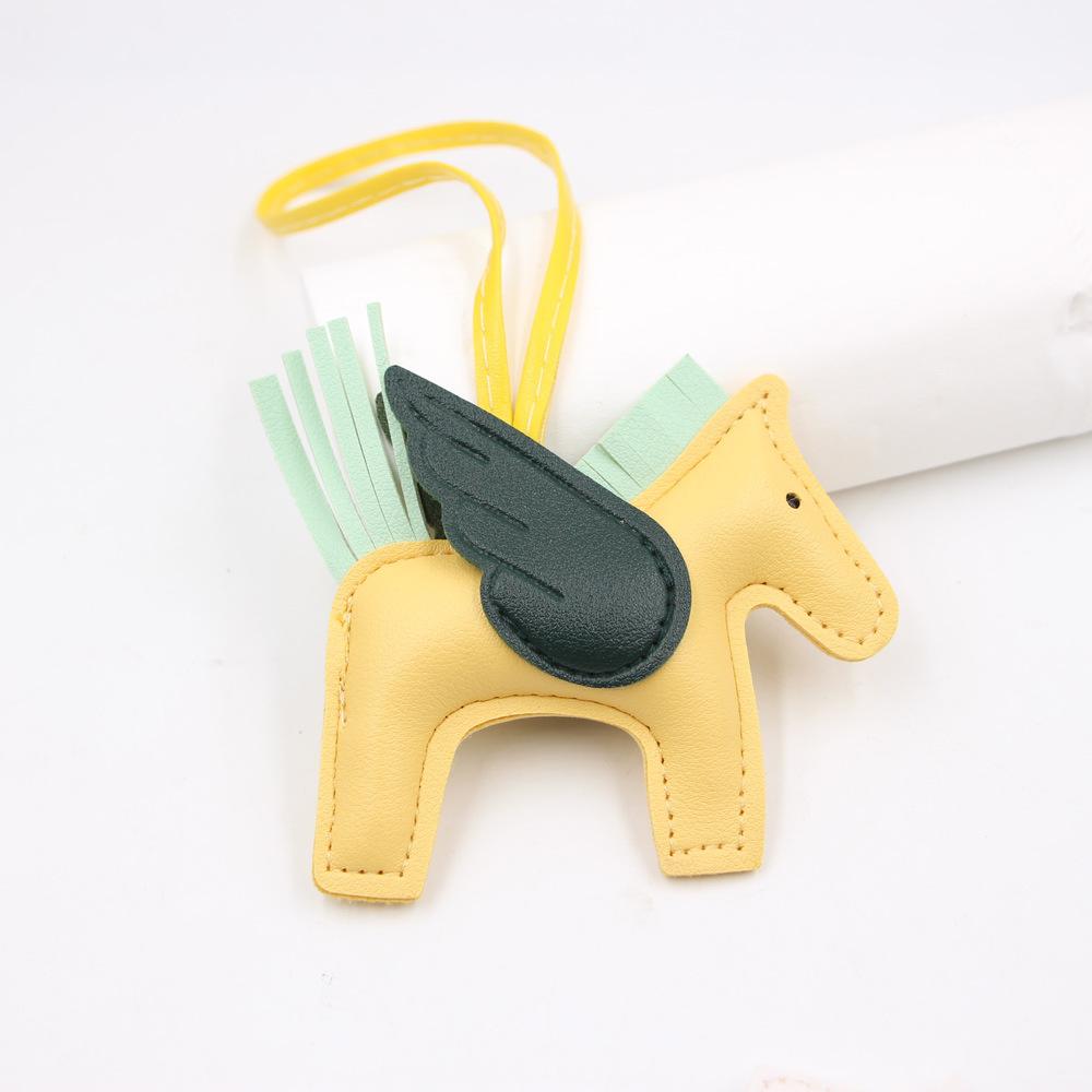 Hot Classic Wing Pony Bag Anhänger Dekorative Accessoires Auto Schlüsselanhänger Anhänger Hochwertige Lederproduktion Tassel winged horse gelb