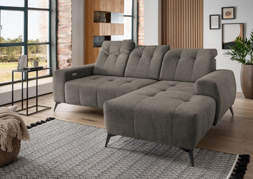 Ecksofa Sano von Benformato mit Elektrofunktion und verstellbaren Kopflehnen, bezogen mit hochwertigem Corto Stoff in wählbaren Farben