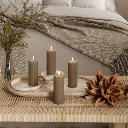 LED-Blockkerzen Ø 5 x 12,5 cm Karamell – 4 Stück