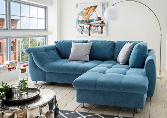 Stylisches Ecksofa Agira von Benformato mit Schlaffunktion, verschiedene Farben, gemütliche Rückenkissen, hochwertige Wellenunterfederung