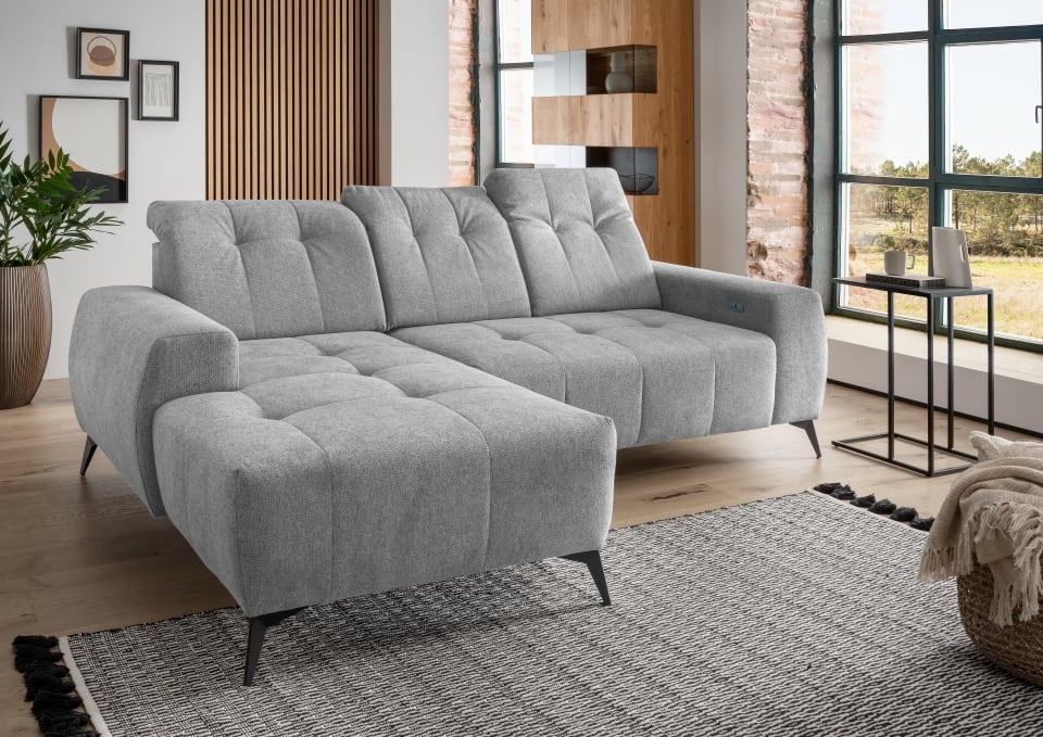 Ecksofa Sano von Benformato mit Elektrofunktion und verstellbaren Kopflehnen, bezogen mit hochwertigem Corto Stoff in wählbaren Farben