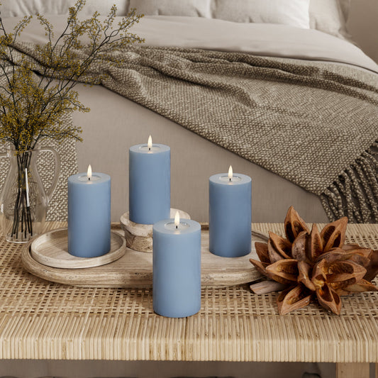 LED-Blockkerzen Ø 7,5 x 12,5 cm Eisblau – 4 Stück