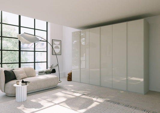 6-türiger Kleiderschrank SKAT Meridian von rauch mit Glasfront - in drei verschiedenen Farbvarianten, alpinweiß, seidengrau, graphit