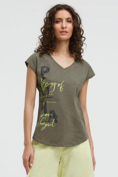 SOCCX A-Shape-Shirt mit V-Ausschnitt und Artwork - desert olive