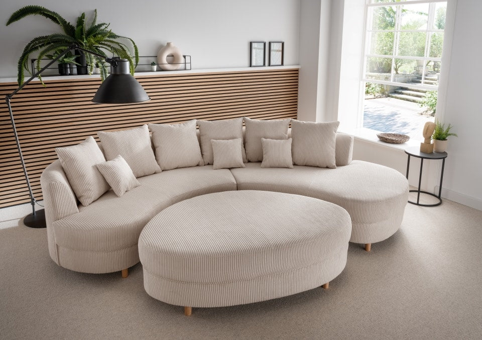 Big-Sofa Limona von Benformato – Stilvolles Ecksofa in Beige mit Cordstoff und Hocker