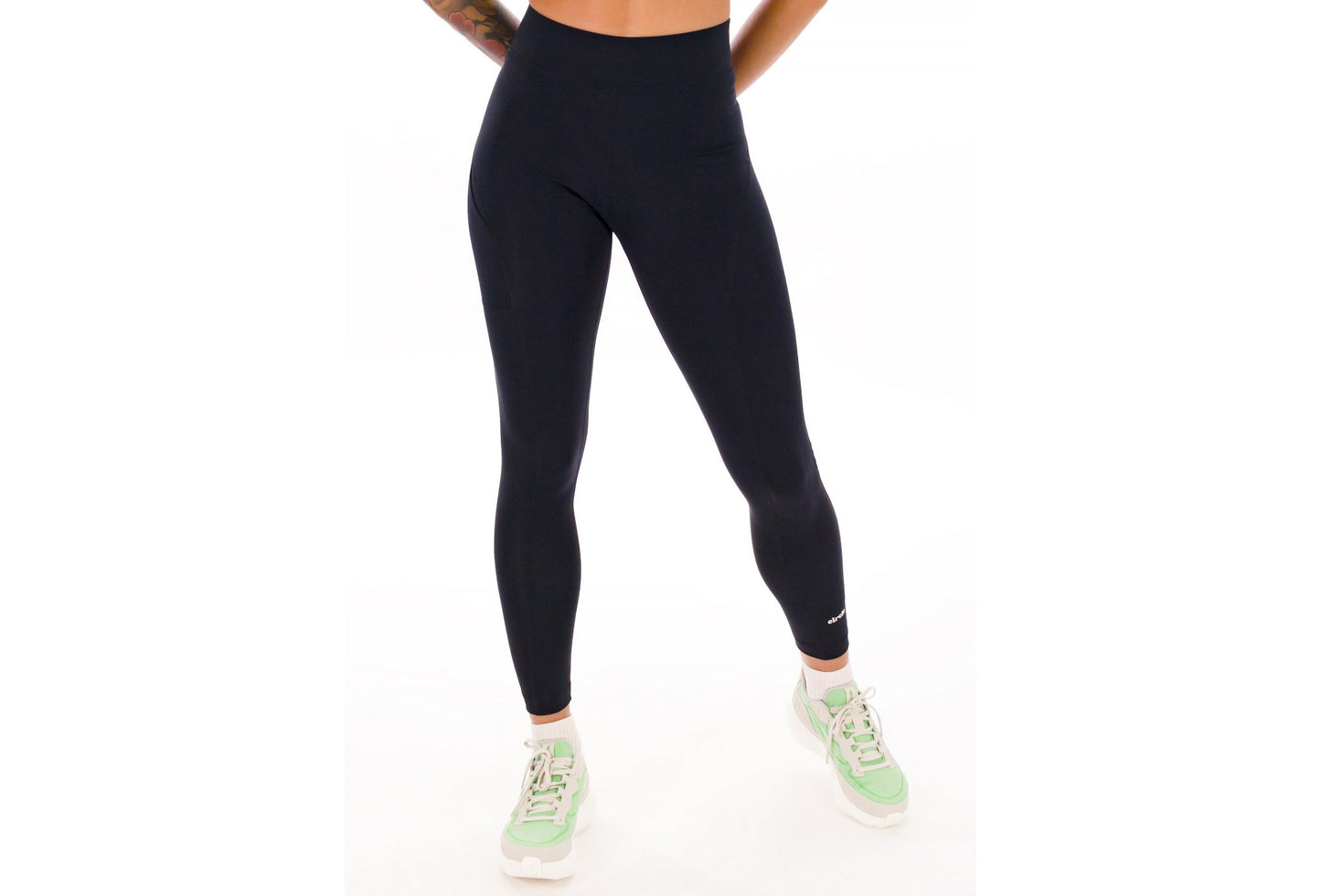 In Form kommen Damen