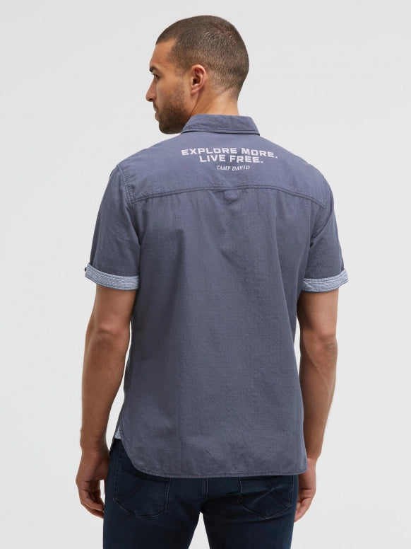 CAMP DAVID Fein gestreiftes Kurzarmhemd mit Klappentaschen - blue navy