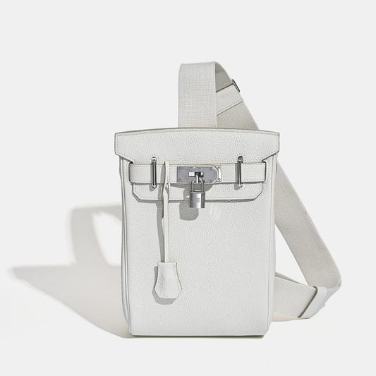 2025 neue Unisex Top Layer Rindsleder Brusttasche Umhängetasche aus echtem Leder Rucksack mit Schloss hängende Dekoration 17 x 8 x 27CM+silver buckle weiß