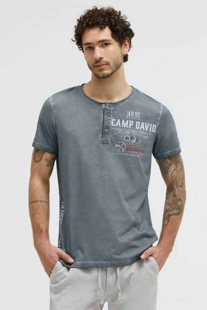 CAMP DAVID Henley-Shirt Oil Dyed mit Label Prints - green shadow