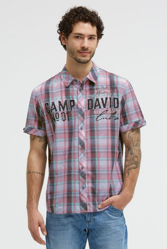 CAMP DAVID Kariertes Kurzarmhemd mit Logo Prints - beachy red