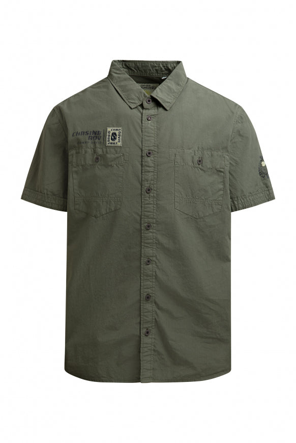 CAMP DAVID Kurzarmhemd mit Brusttaschen und Backprint - green olive