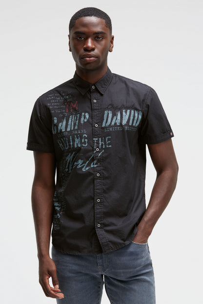 CAMP DAVID Kurzarmhemd mit Label Prints und Stickereien - black