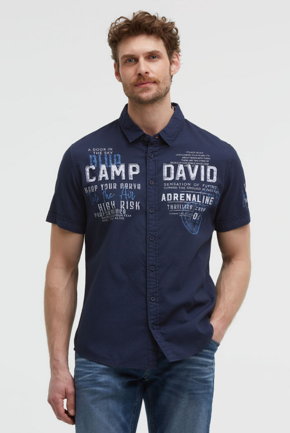 CAMP DAVID Kurzarmhemd mit Webstreifen und Artworks - blue navy