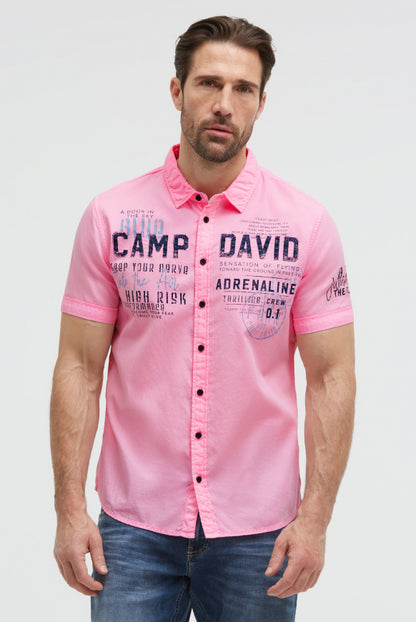 CAMP DAVID Kurzarmhemd mit Webstreifen und Artworks - neon pink