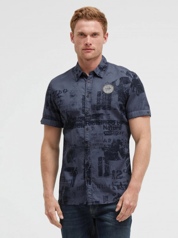 CAMP DAVID Kurzarmhemd mit Webstruktur und All Over Print - blue concrete