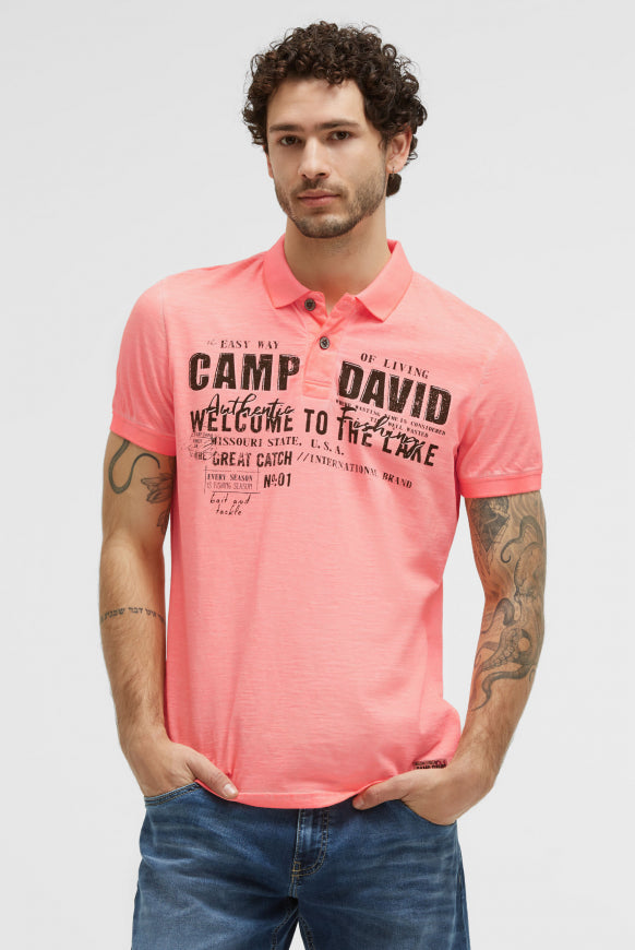 CAMP DAVID Kurzarmpolo Oil Dyed mit Logo Print - neon flame