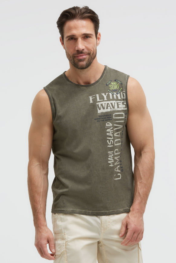 CAMP DAVID Muskelshirt Oil Dyed mit Label Print - desert olive