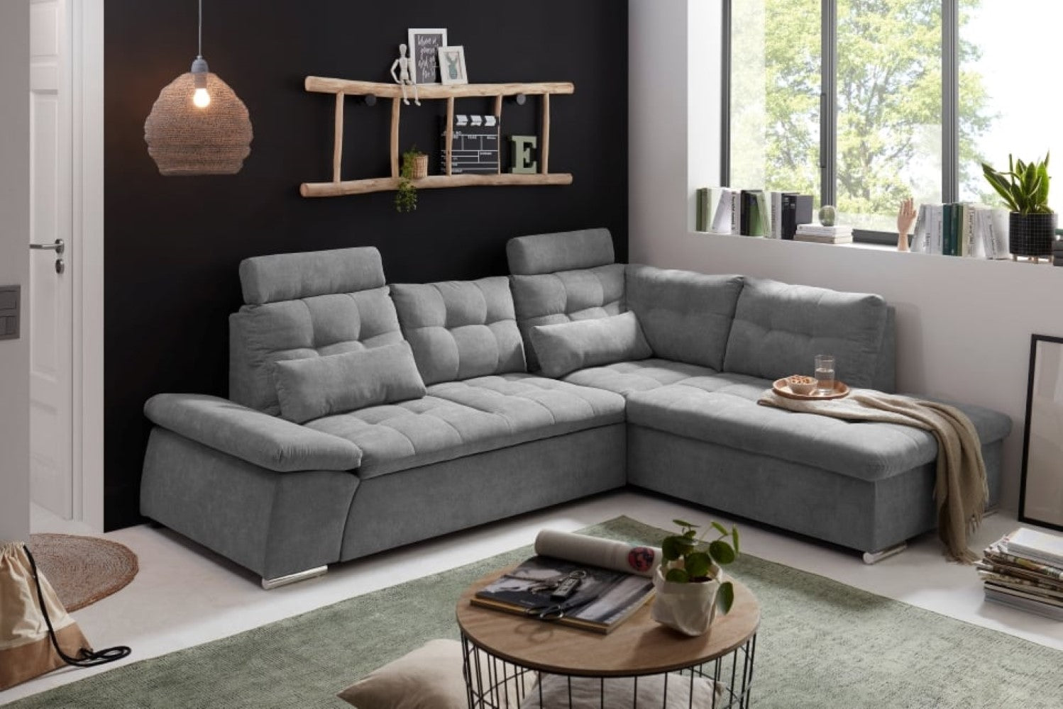 Entdecken Sie zeitlose Eleganz: Das Nalo Schlafsofa von ED Exciting Design mit verstellbaren Armlehnen und Bettkasten