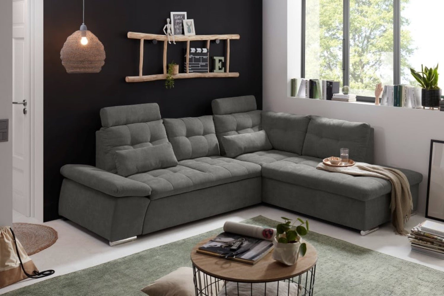 Entdecken Sie zeitlose Eleganz: Das Nalo Schlafsofa von ED Exciting Design mit verstellbaren Armlehnen und Bettkasten