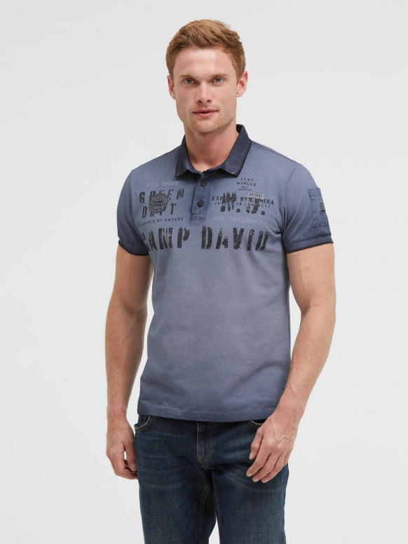 CAMP DAVID Pikee-Polo Oil Dyed mit Prints und Patches - blue concrete