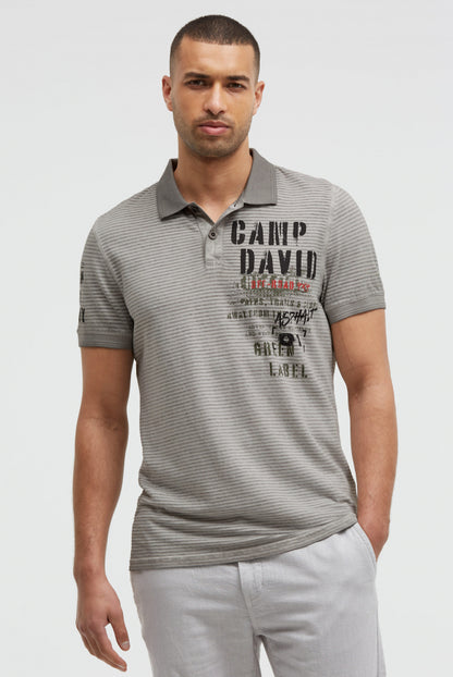 CAMP DAVID Polo mit Streifenstruktur und Label Prints - shadow