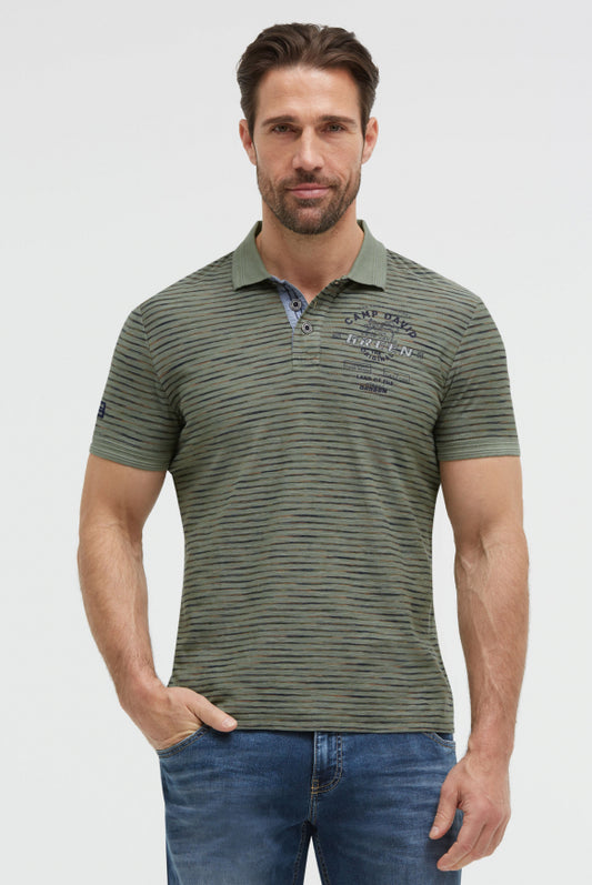 CAMP DAVID Poloshirt mit Multicolor-Streifen und Back-Artwork - green olive