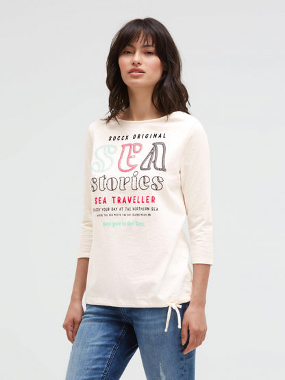 SOCCX Shirt mit U-Boot-Ausschnitt, Artwork und Saumband - shell sand